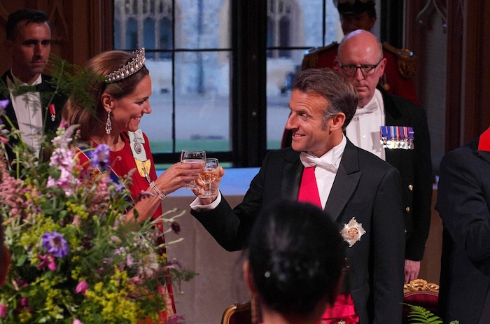 Auch Emmanuel Macron war sichtlich angetan von Prinzessin Kate ...