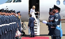 Dieser Moment bei der Ankunft von Brigitte und Emmanuel Macron sorgte erneut für Wirbel.