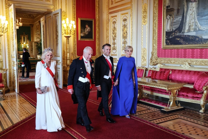 Beim Staatsbankett auf Schloss Windsor hielten die Macrons schließlich Händchen.