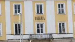 In so manchem niederösterreichischen Rathaus blieben Sitze der Gemeinderäte leer (Symbolbild).