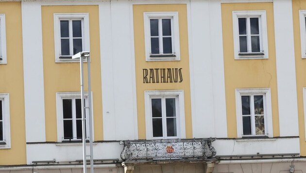In so manchem niederösterreichischen Rathaus blieben Sitze der Gemeinderäte leer (Symbolbild).