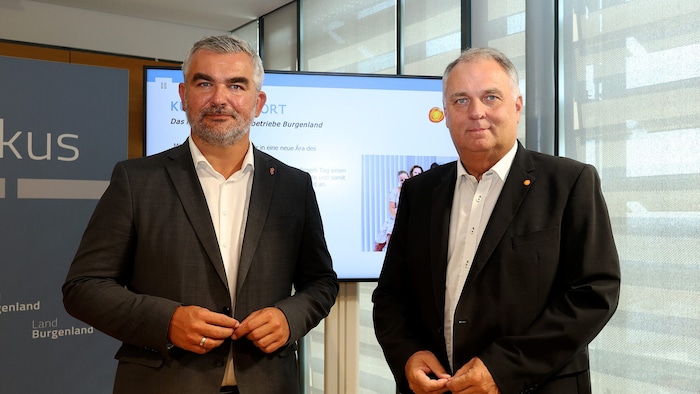 Verkehrslandesrat Heinrich Dorner und VBB-Geschäftsführer Wolfgang Werderits.