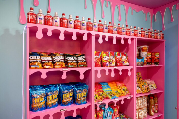 Auch Snacks, die man sonst nur in amerikanischen Supermärkten findet, gibt es im „Nascheck“ in ...
