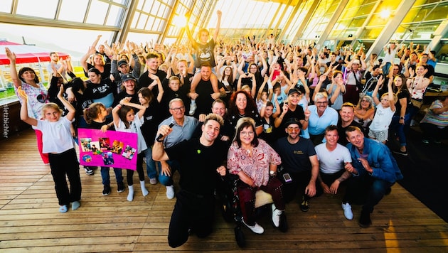 Gute Stimmung herrschte im Hoadl-Haus in der Axamer Lizum auf 2340 Metern. Die vielen Fans ...
