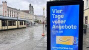 Auch am Linzer Hauptplatz läuft die Werbung für den Versandriesen.