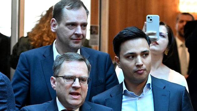 Die Klubobleute der Regierungsparteien – Kucher, Wöginger und Shetty – im Einklang