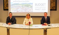 Vizebürgermeister Raphael Pensl (FPÖ), Stadtchefin Susanne Kaltenegger (ÖVP) und ...