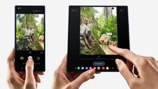 Das Galaxy Z Flip 7 lässt sich aufklappen wie ein Buch und wird so vom Handy zum Tablet.