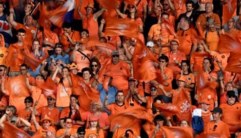 Hollands Fans feiern wie vergangenes Jahr in Deutschland auch bei der Frauen-EM in der Schweiz ...
