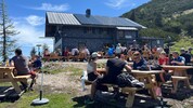 Das Zeppezauerhaus auf dem Untersberg gehört zu den beliebtesten und bekanntesten Hütten in ...