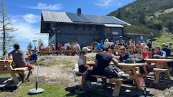 Das Zeppezauerhaus auf dem Untersberg gehört zu den beliebtesten und bekanntesten Hütten in ...