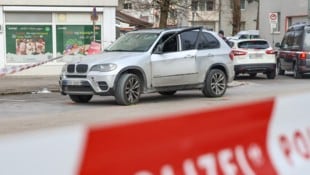 Der Besitzer dieses BMW wurde im Jänner in seinem Auto angeschossen