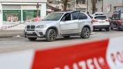Der Besitzer dieses BMW wurde im Jänner in seinem Auto angeschossen.
