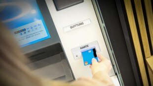 Bei der Verwendung der Bankomatkarte ist Vorsicht angebracht.