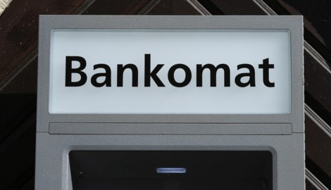 Mit gestohlenen Bankomatkarten hoben die Täterinnen Geld ab.