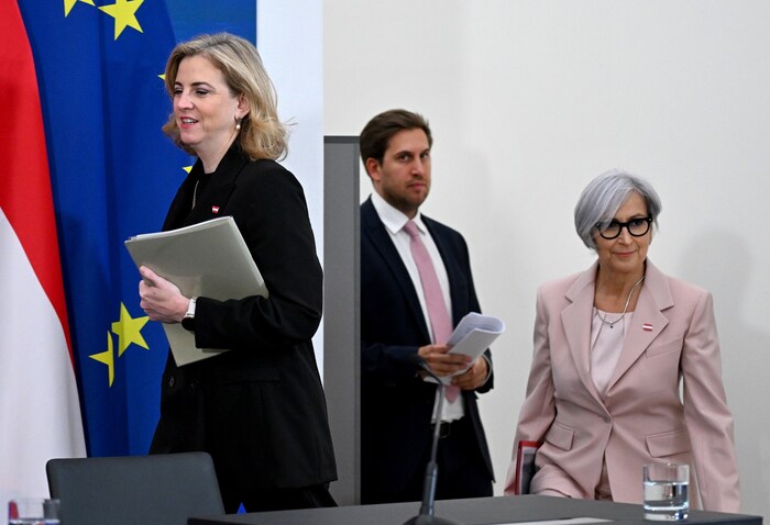 Bis zuletzt wurde intensiv die heikle Thematik verhandelt: Beate-Meinl Reisinger (Neos), ...
