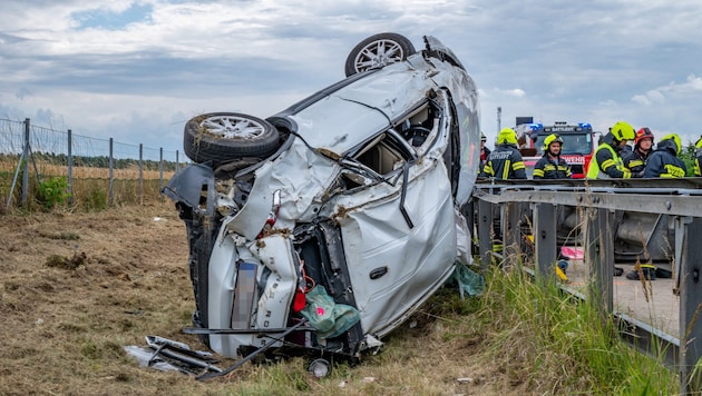 Das Auto der Frau wurde völlig zerstört.