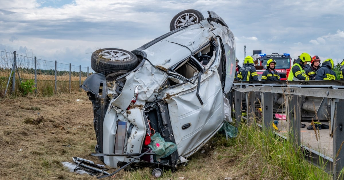 Drawn A1 – SUV flies over the crash barrier, woman was seriously injured