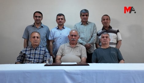Abdullah Öcalan sitzt seit 26 Jahren in türkischer Haft.Abdullah Öcalan (in der Mitte) sitzt ...