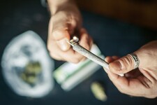 Cannabis-Blüten mit einem geringen THC-Gehalt sind in Österreich legal.