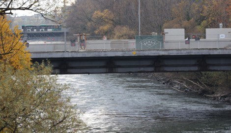 Die Frau strandete im Bereich der erneuerten Tegetthoffbrücke (hier ein Bild während der ...