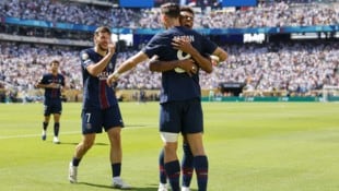 PSG führt gegen Real Madrid.