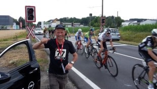 Bei der Tour of Austria kümmert sich der 72-Jährige auch um die Bahnübergänge.
