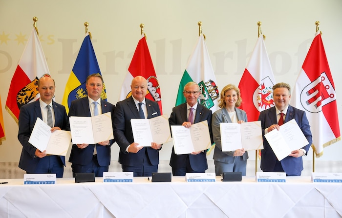 Zur LH-Konferenz im Salzburger Luxushotel lud im Juni noch Alt-Landeshauptmann Wilfried ...