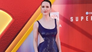 Rachel Brosnahan erzählte von dem wohl schrägsten Telefonat ihrer Karriere.