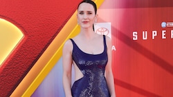 Rachel Brosnahan erzählte von dem wohl schrägsten Telefonat ihrer Karriere.