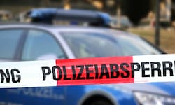 Ein Mann fand am Sonntag die Leiche seiner Schwester in einer Kühltruhe des Mehrfamilienhauses, ...
