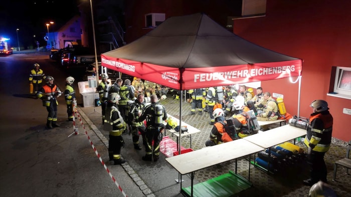 Die Feuerwehren waren mit über 100 Mann im Einsatz.