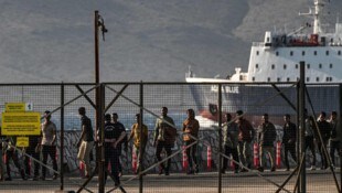In Griechenland kommen derzeit immer mehr Migrantinnen und Migranten aus Libyen an.