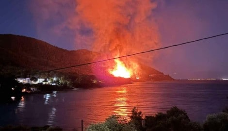Der Brand breitete sich durch den Wind blitzschnell aus.
