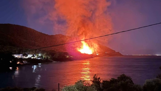 Der Brand breitete sich durch den Wind blitzschnell aus.
