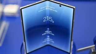 Samsungs Galaxy Z Fold 7 lässt sich aufklappen wie ein Buch und wird so vom Smartphone zum ...