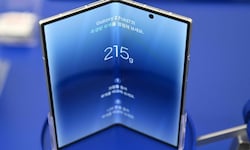 Samsungs Galaxy Z Fold 7 lässt sich aufklappen wie ein Buch und wird so vom Smartphone zum ...