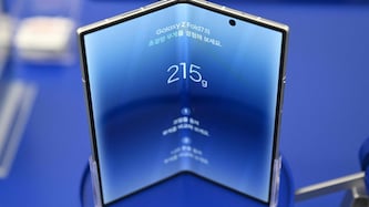 Samsungs Galaxy Z Fold 7 lässt sich aufklappen wie ein Buch und wird so vom Smartphone zum ...