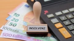 Aktuell sind drei Mitarbeiterinnen und Mitarbeiter betroffen. Insgesamt zählt das Verfahren 54 ...
