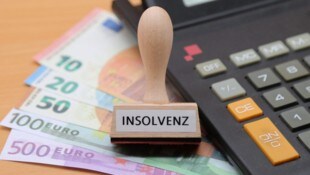 Aktuell sind drei Mitarbeiterinnen und Mitarbeiter betroffen. Insgesamt zählt das Verfahren 54 ...