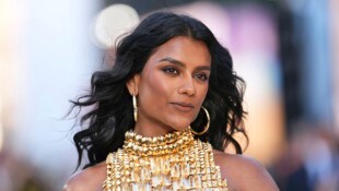Ist „Bridgerton“-Star Simone Ashley etwa bei „Der Teufel trägt Prada 2“ mit dabei?