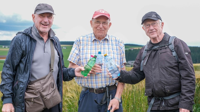 Hans Bogensperger (li.) mit zwei seiner sportlichen Mitstreiter.