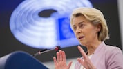 Ursula von der Leyen hat im EU-Parlament einen Misstrauensantrag gegen ihre Person überstanden.