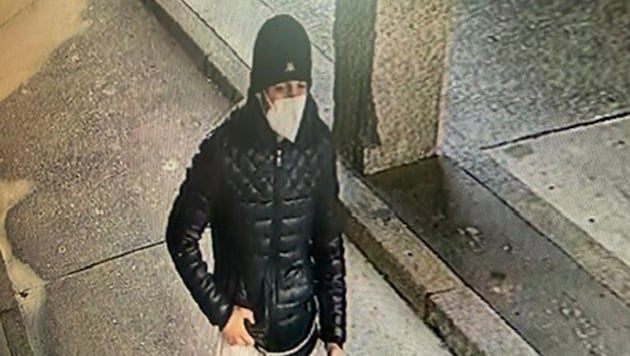 Die Wiener Polizei bittet um Hinweise – dieser Mann soll eine Trafik in Meidling überfallen ...