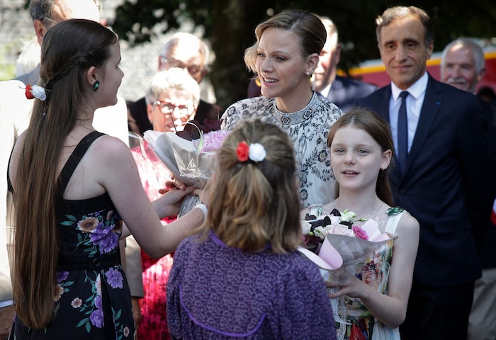 Charlene und Gabriella freuten sich über die Blumensträuße.