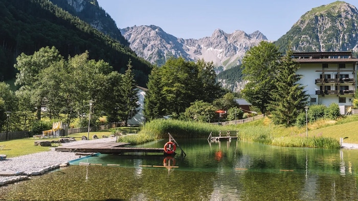 Das Baden in absoluter Premiumlage: Das Alvierbad ist ein echtes Paradies für alle, die die ...