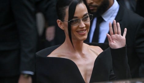 Katy Perry mischte die Fashion Week in Paris auf – und zeigte sehr viel Haut.