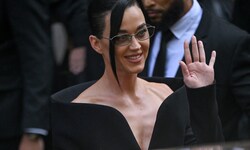 Katy Perry mischte die Fashion Week in Paris auf – und zeigte sehr viel Haut.
