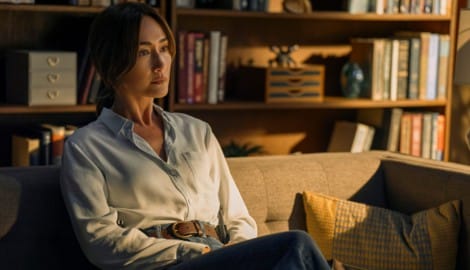 Maggie Q spielt die seriöse Ermittlerin Ballard.