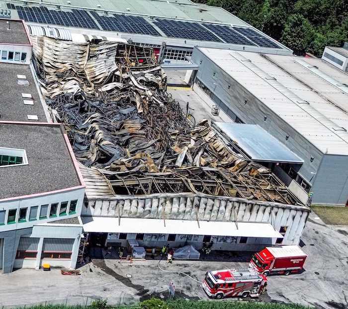 Die Lagerhalle ist vollends zerstört.